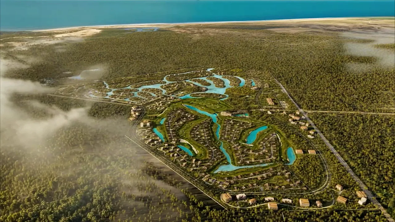 Vista aérea del master plan de Country Lakes entre nubes, con la selva y el mar de Yucatán al fondo